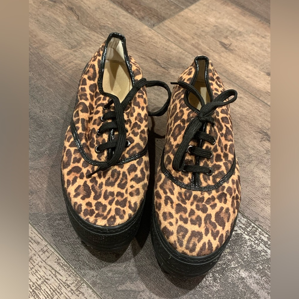 Beautiful leopard graphic platforms